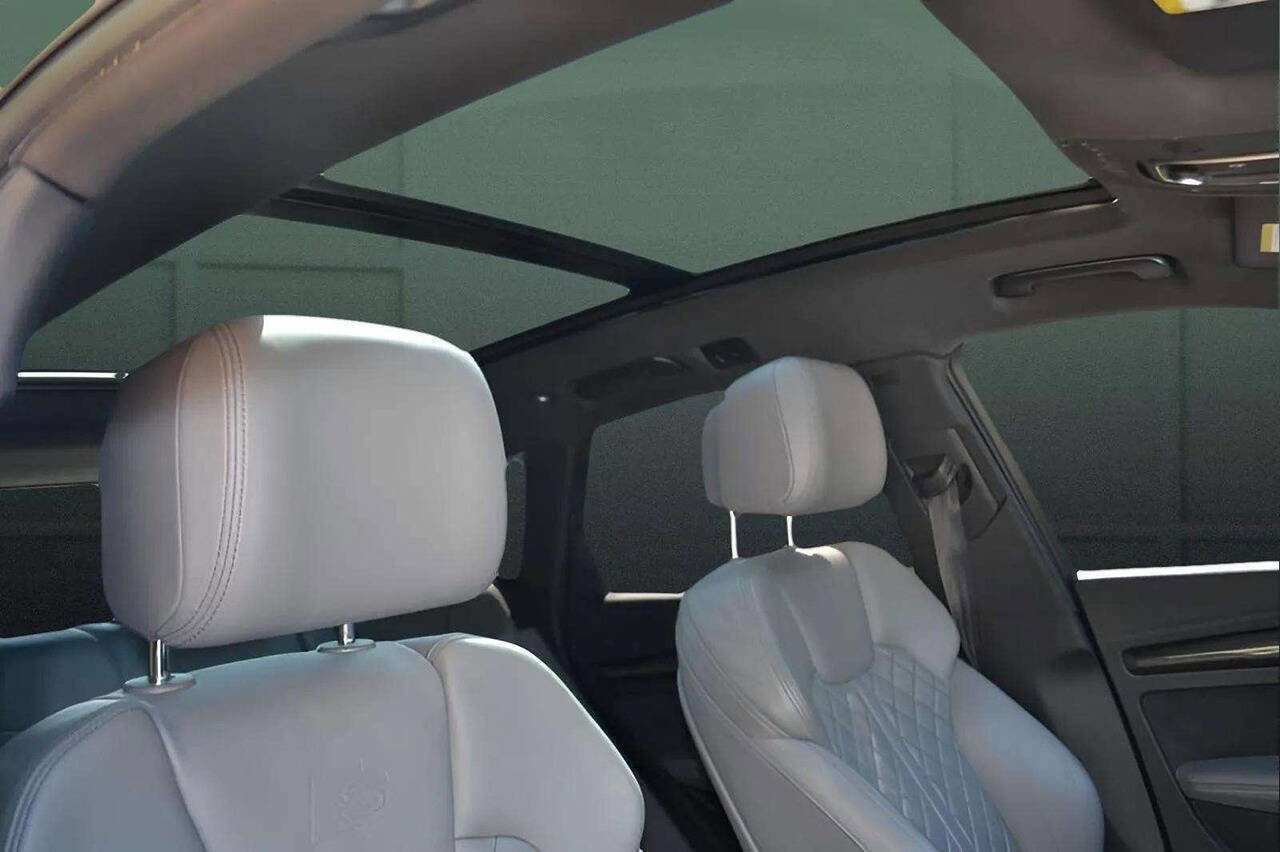 Used 2018 Audi SQ5 Premium Plus w/ Navigation Package image 32