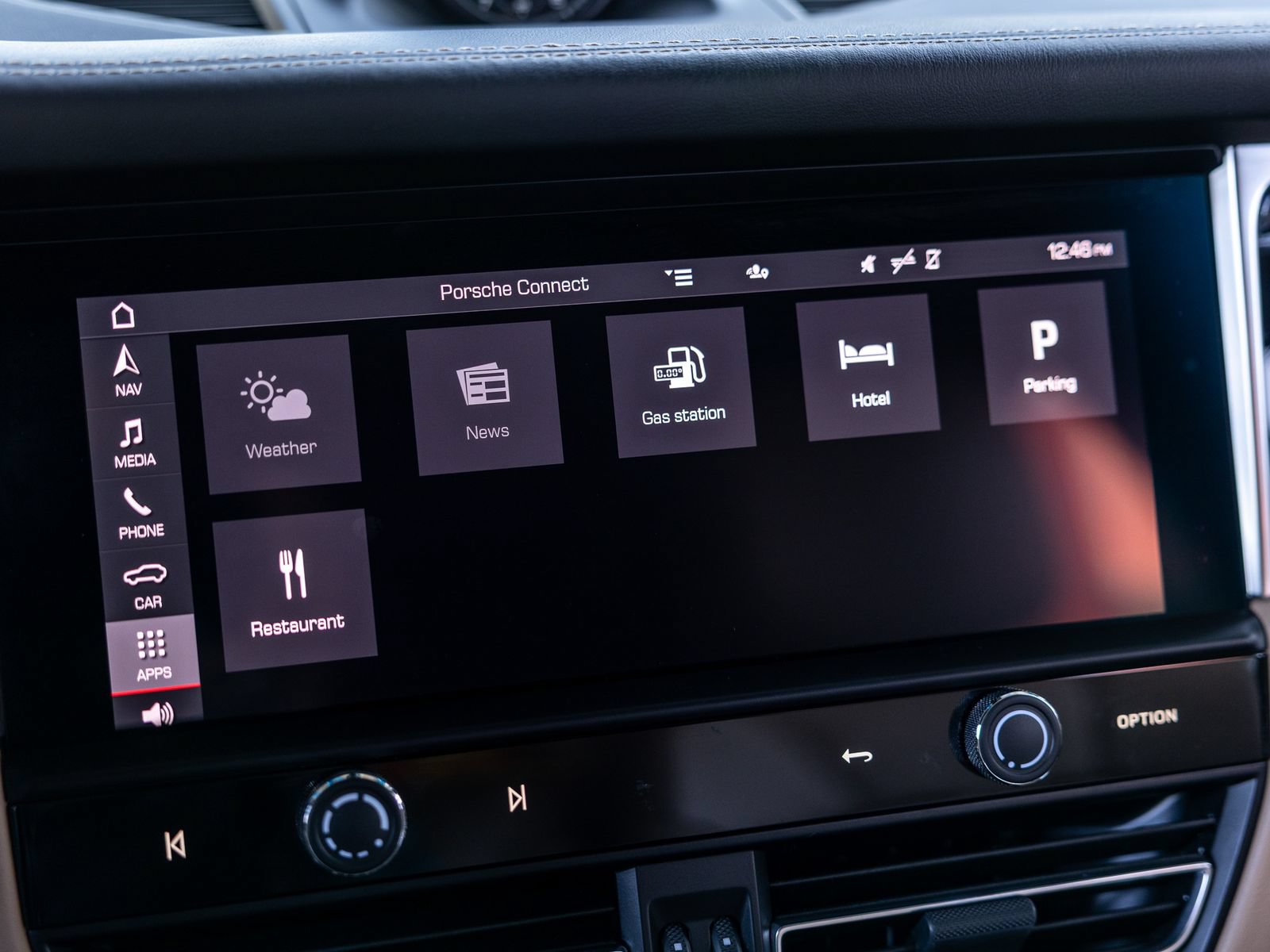 Certified 2024 Porsche Macan AWD/4WD image 54