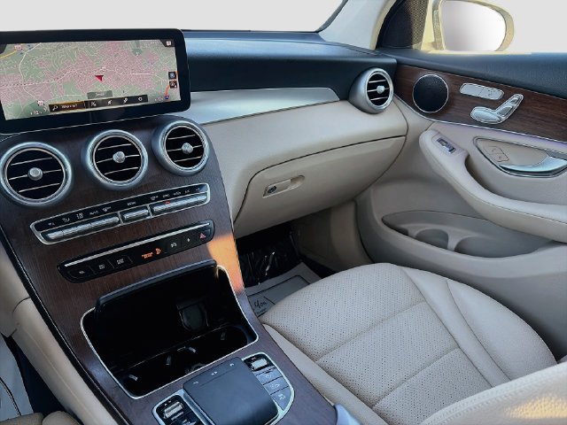 Used 2022 Mercedes-Benz GLC 300 4MATIC image 23