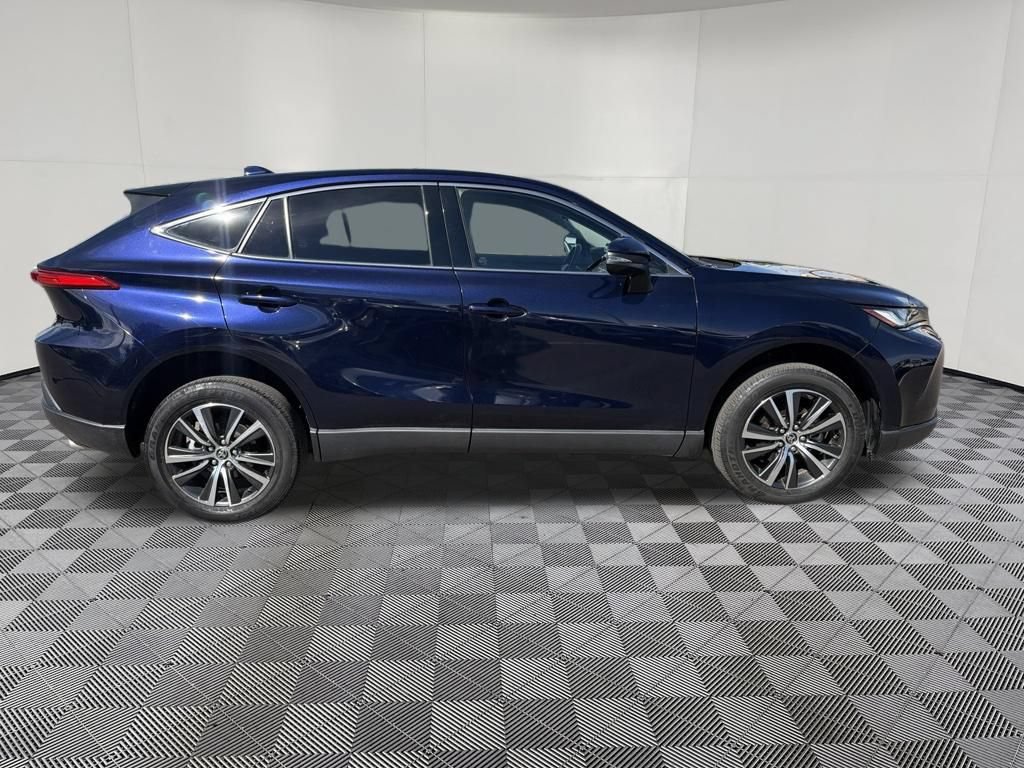 Used 2023 Toyota Venza LE AWD/4WD image 8