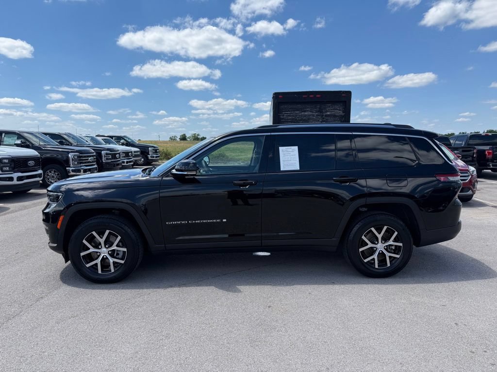 Used 2023 Jeep Grand Cherokee L Limited w/ Luxury Tech Group II AWD/4WD image 39