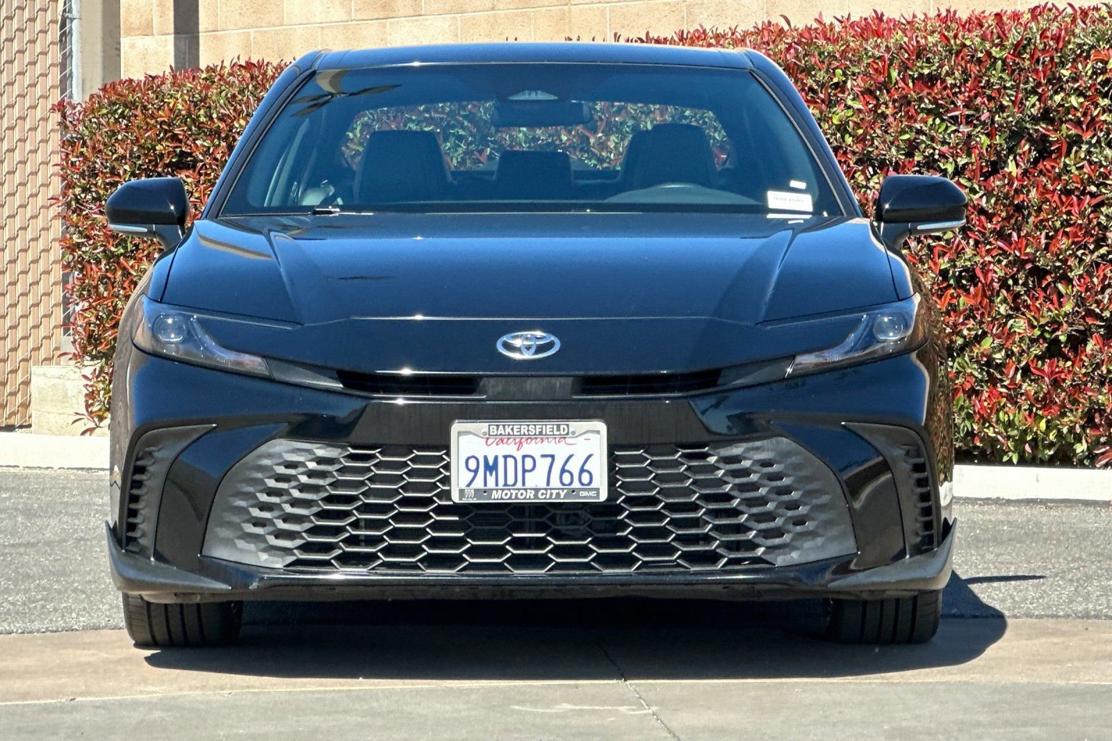 Used 2025 Toyota Camry SE image 9