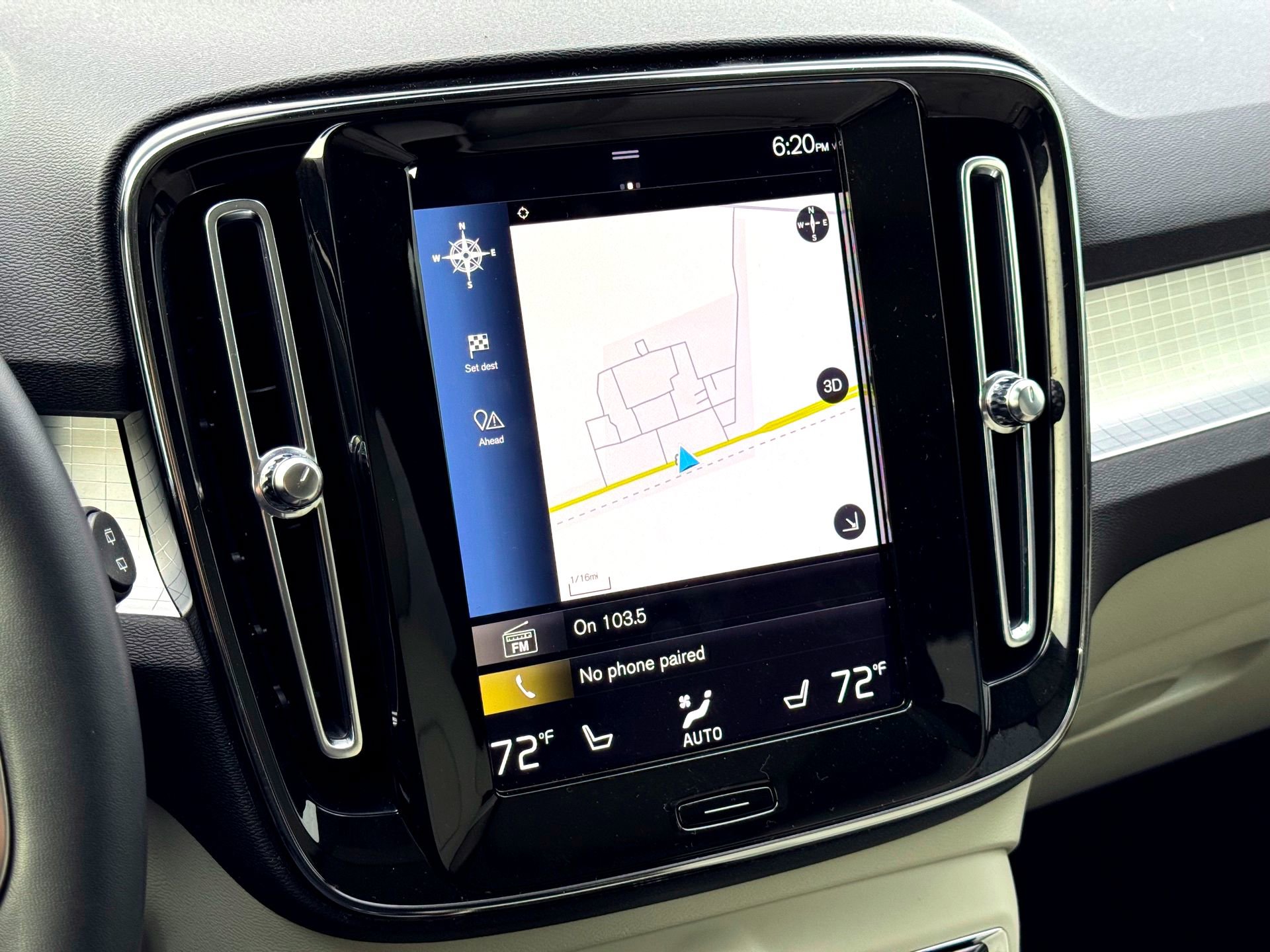 Used 2022 Volvo XC40 T5 Momentum w/ Premium Package image 28