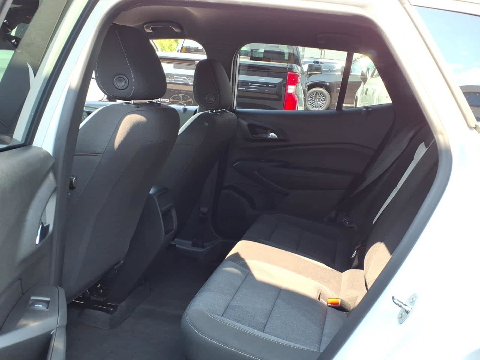Certified 2024 Chevrolet Trax RS FWD image 17