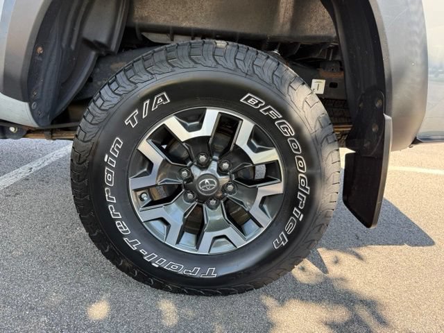 Used 2019 Toyota Tacoma TRD Off-Road w/ Technology Package AWD/4WD image 12