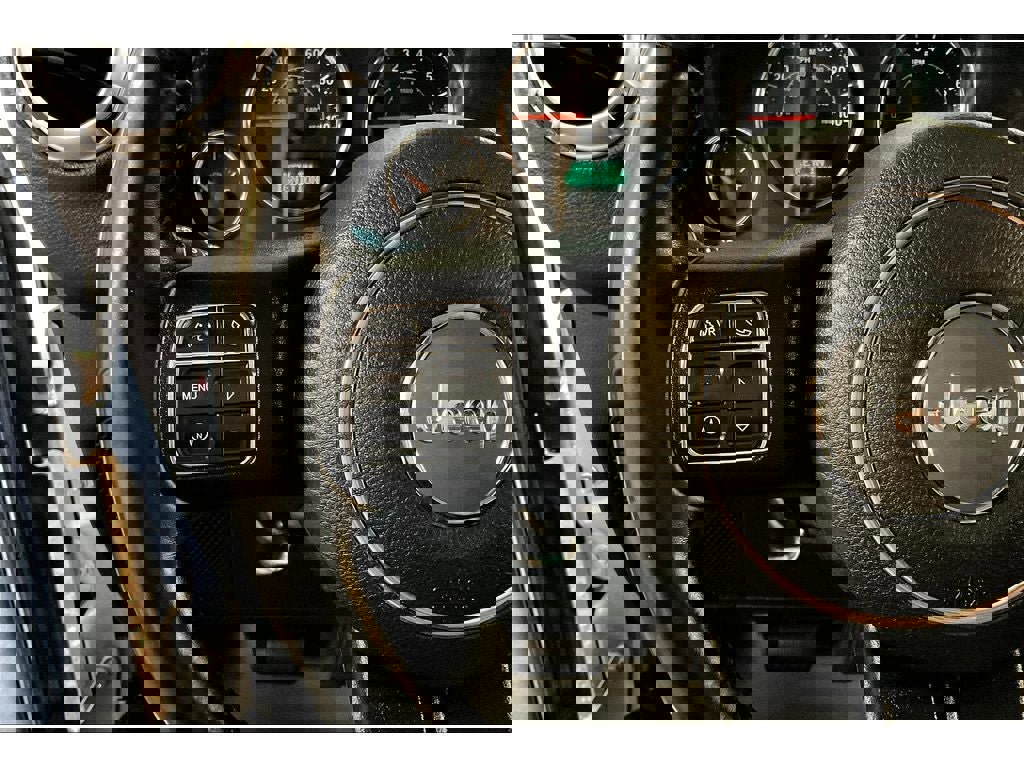 Used 2016 Jeep Wrangler Unlimited Sahara w/ Connectivity Group image 18