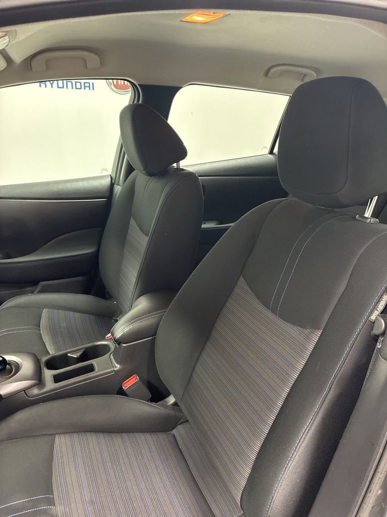 Used 2023 Nissan Leaf S image 9