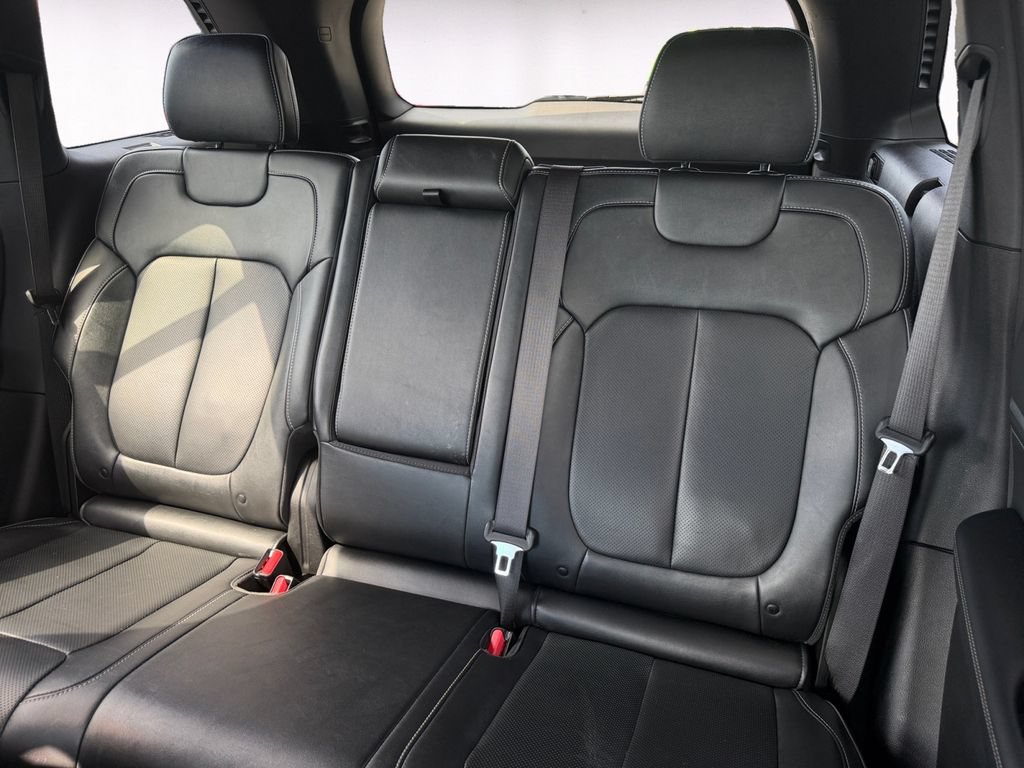 Used 2023 Jeep Grand Cherokee Overland AWD/4WD image 13