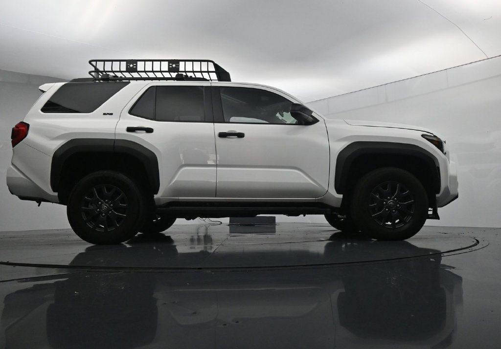 Used 2025 Toyota 4Runner SR5 AWD/4WD image 39