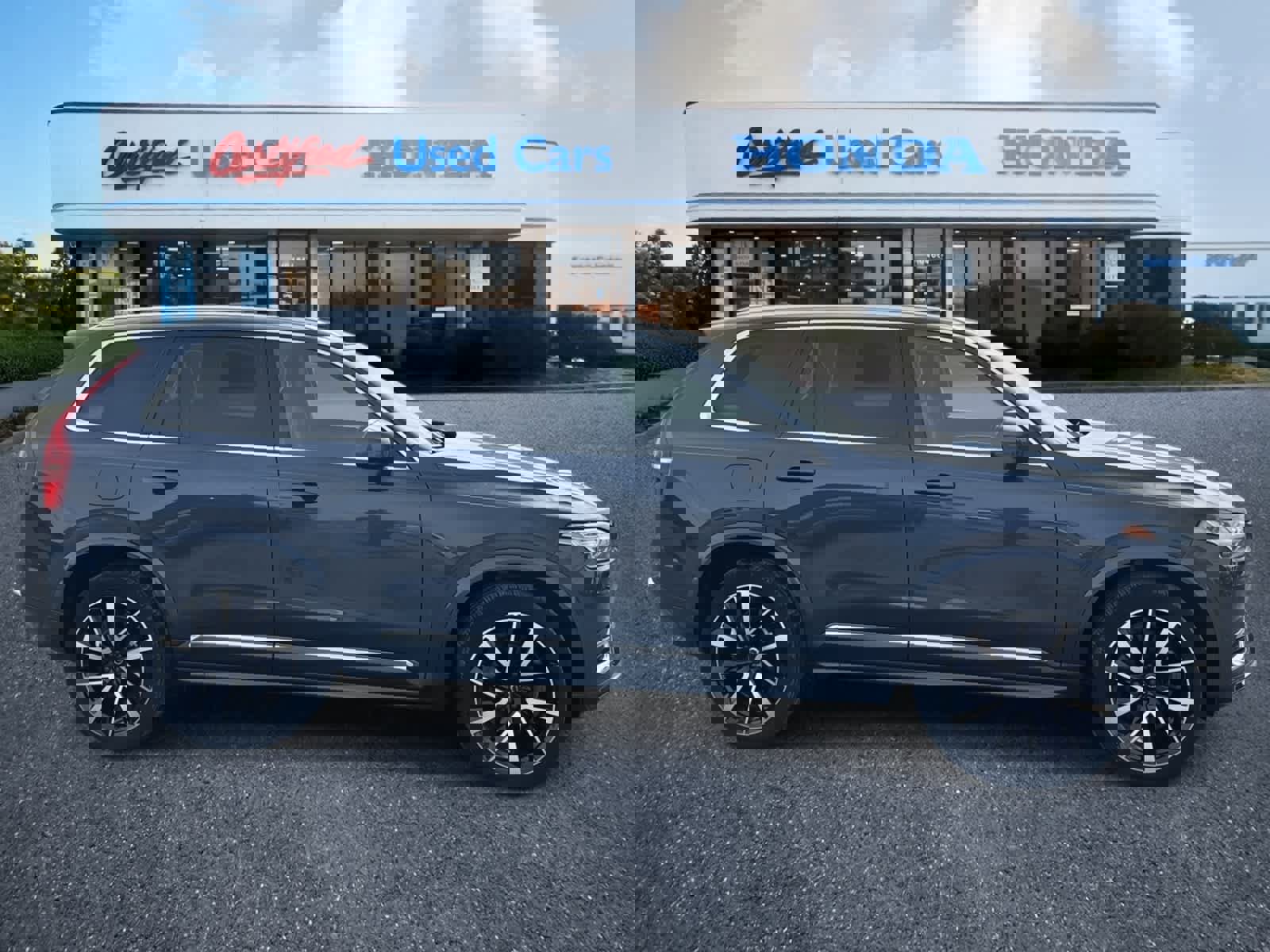 Used 2023 Volvo XC90 B6 Plus w/ Protection Package image 7