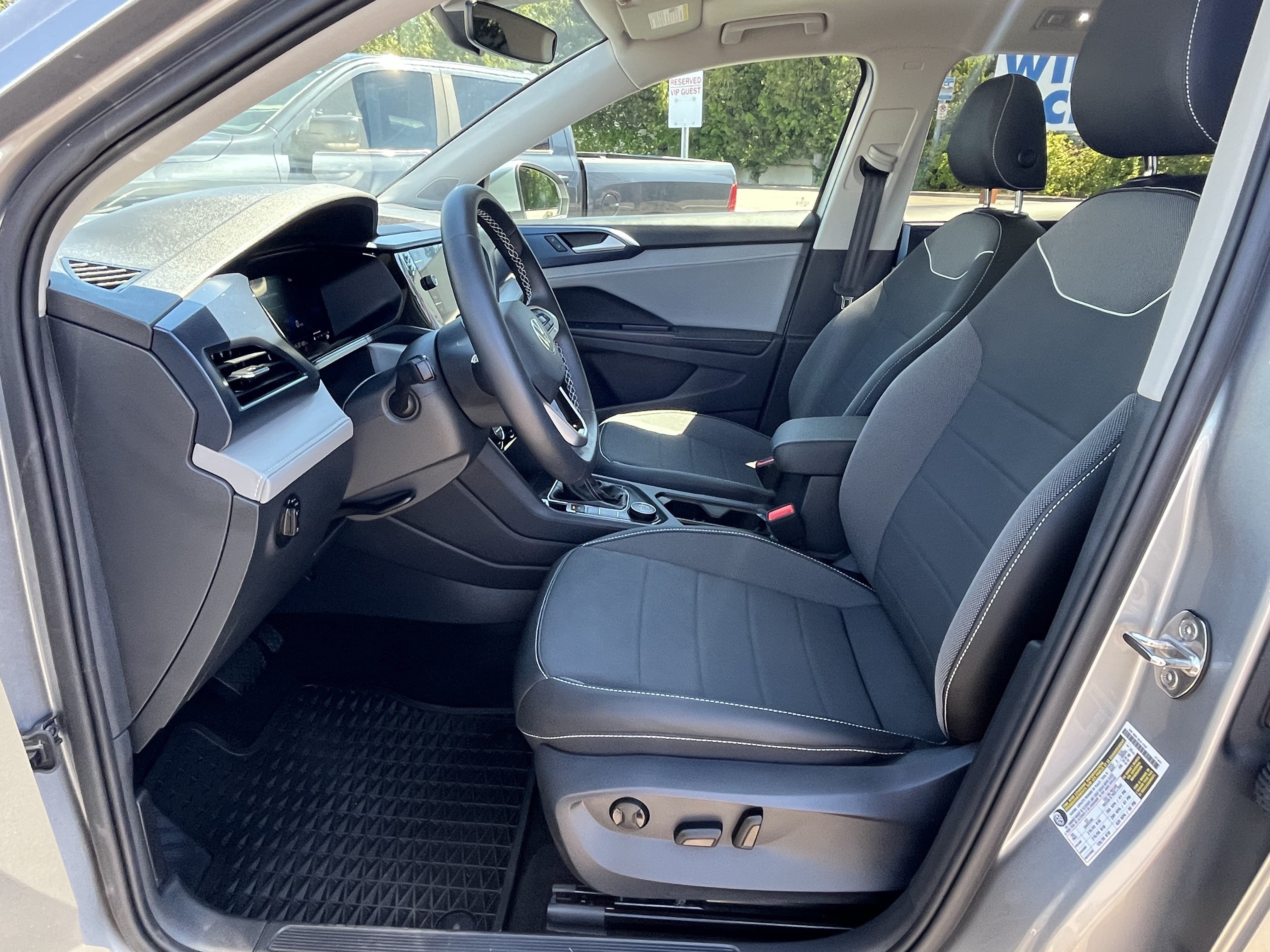 Used 2024 Volkswagen Taos SE w/ Panoramic Sunroof Package AWD/4WD image 10