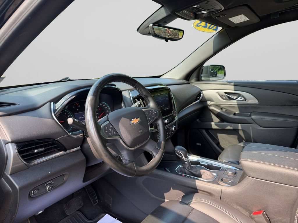 Used 2023 Chevrolet Traverse LT w/ LT Premium Package AWD/4WD image 12
