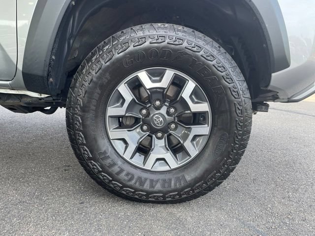 Used 2022 Toyota Tacoma TRD Off-Road AWD/4WD image 34