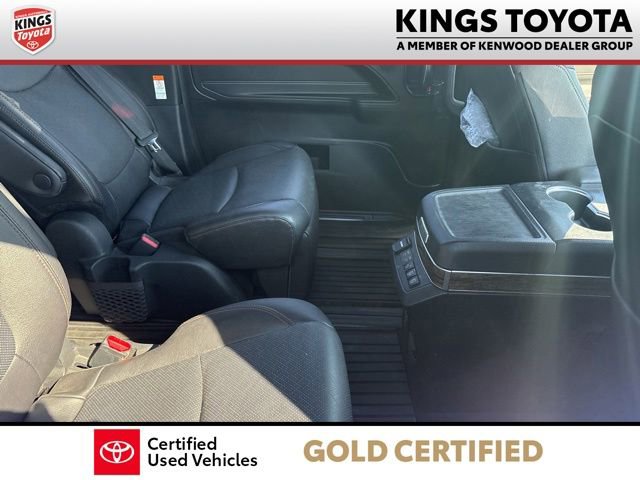 Used 2025 Toyota Sienna Platinum AWD/4WD image 9