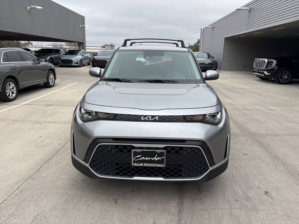 Used 2025 Kia Soul LX image 2