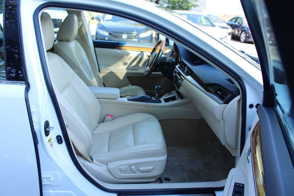 Used 2014 Lexus ES 300h w/ Luxury Package w/Bamboo Trim FWD image 31