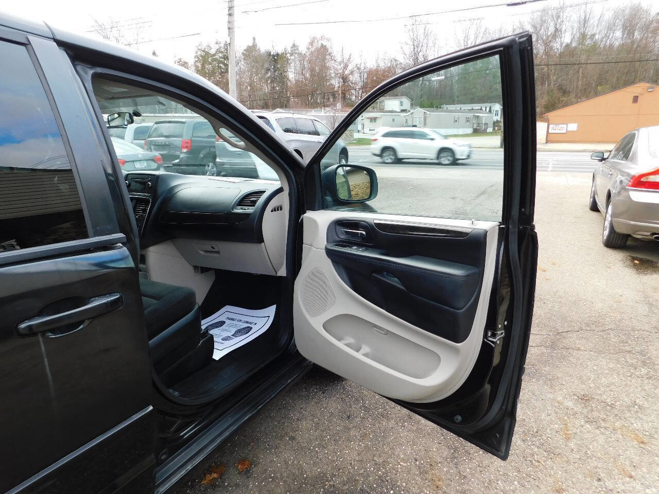 Used 2016 Dodge Grand Caravan SE w/ Quick Order Package 29E SE image 16