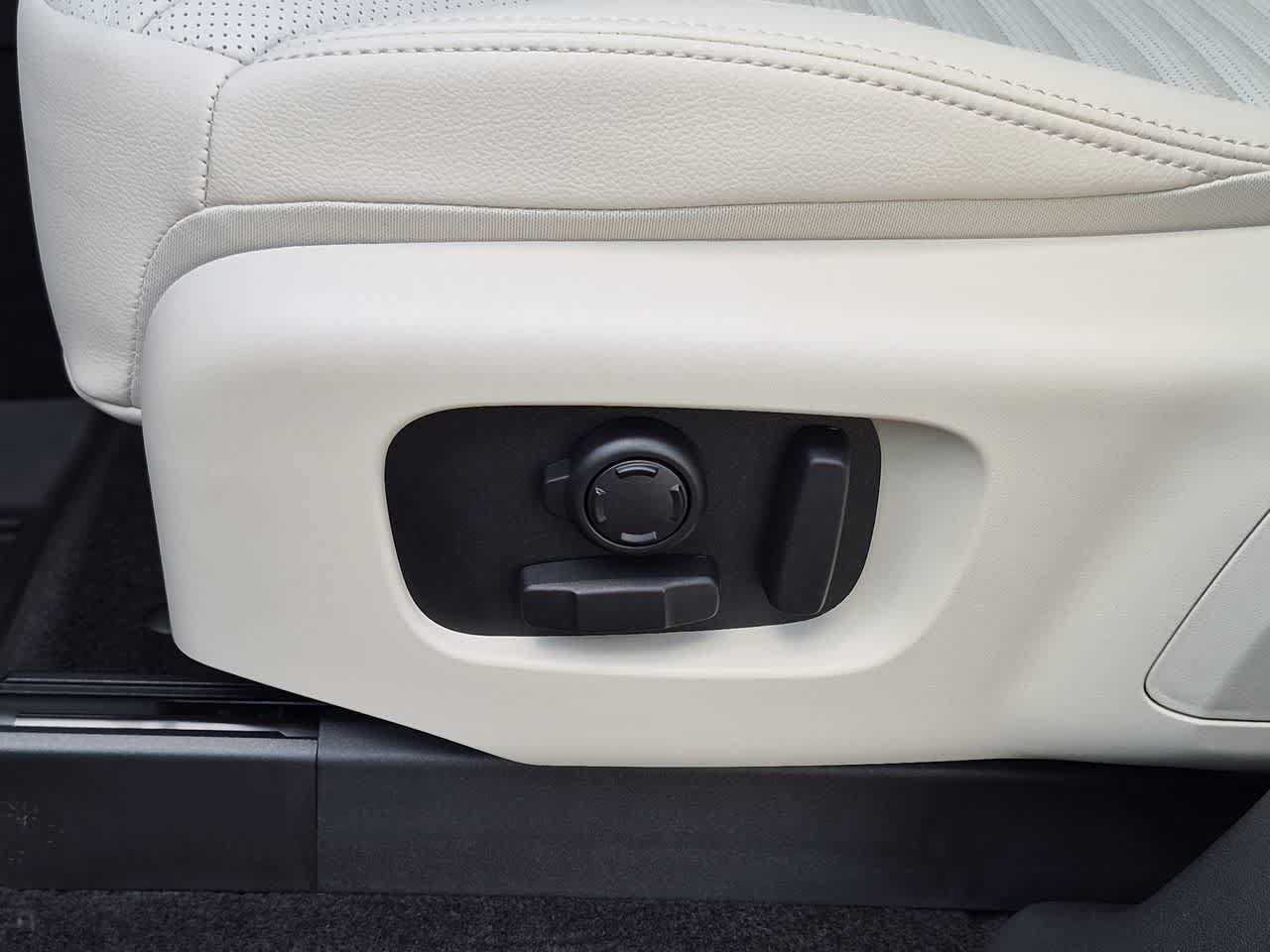 New 2026 Land Rover Discovery S AWD/4WD image 18