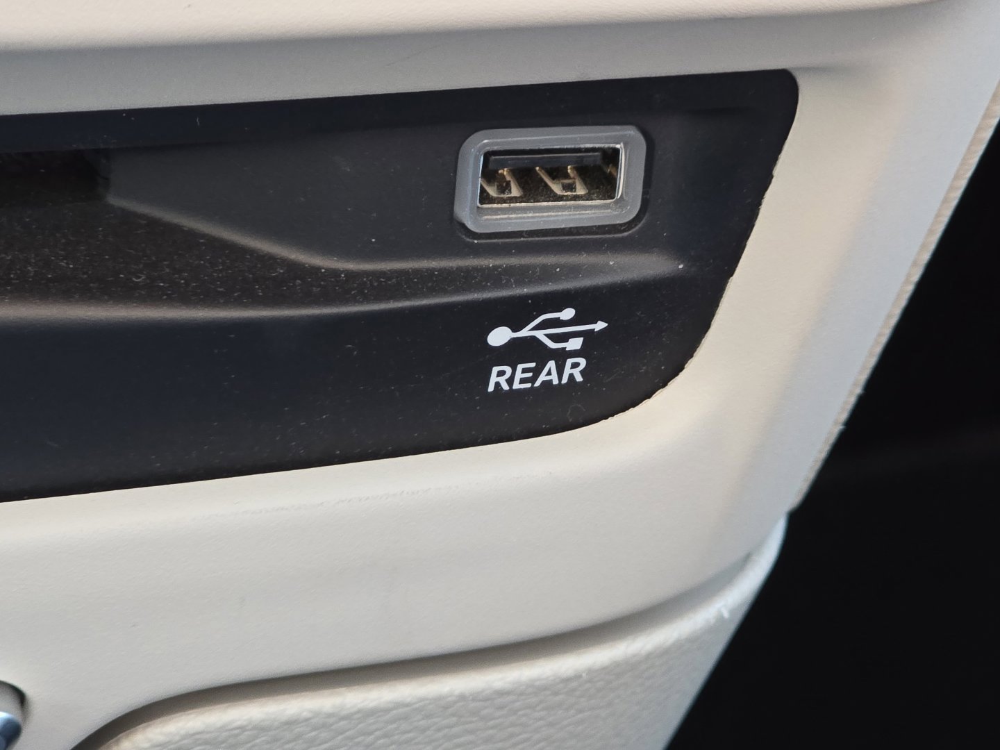 Used 2019 Chrysler Pacifica Touring-L Plus w/ Advanced Safetytec Group image 11