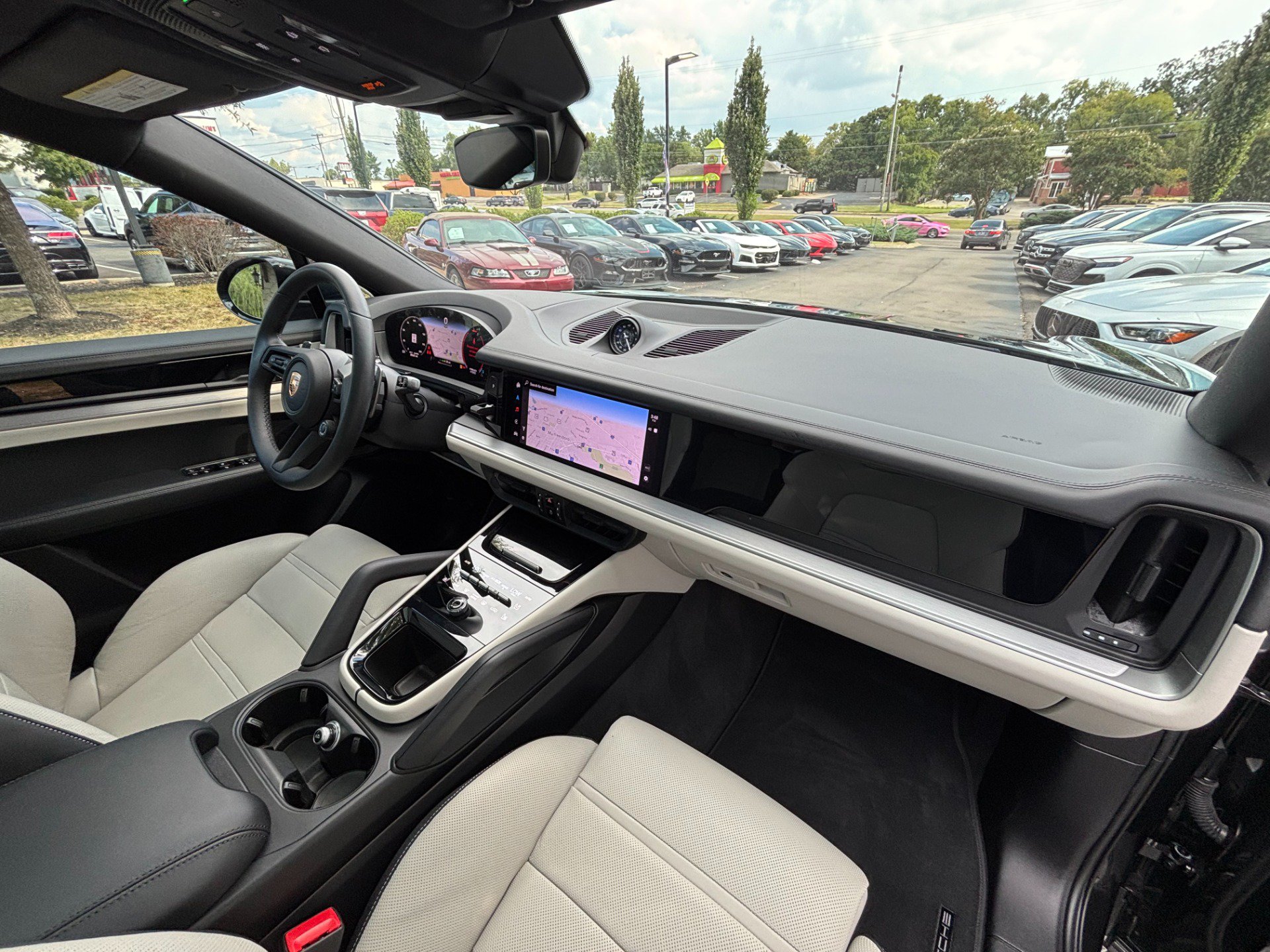 Used 2025 Porsche Cayenne S AWD/4WD image 24