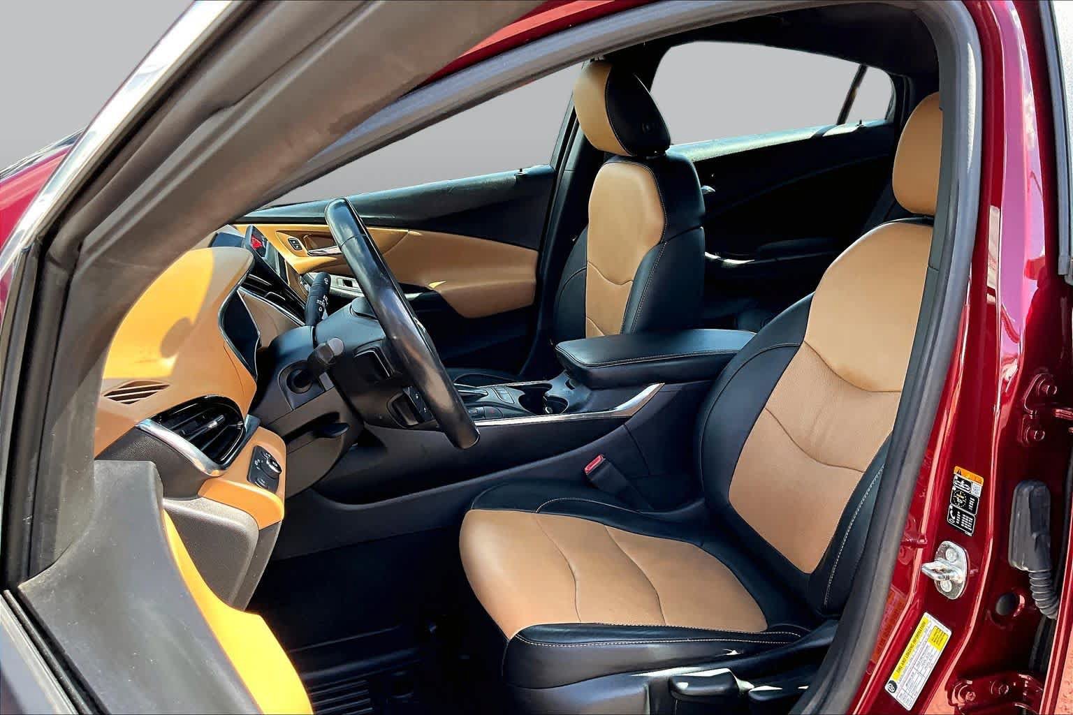 Used 2017 Chevrolet Volt Premier w/ Driver Confidence II Package FWD image 8