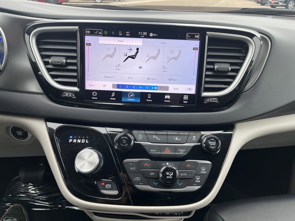 Used 2024 Chrysler Pacifica Touring-L image 26