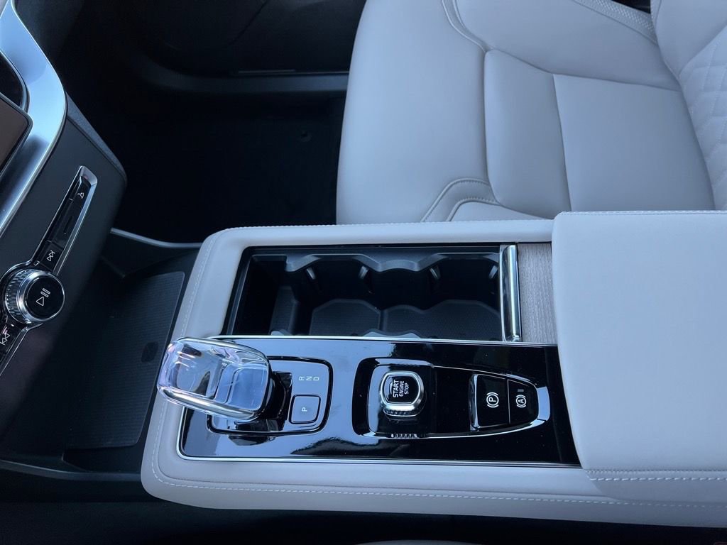 New 2026 Volvo XC90 B6 Plus w/ Protection Package Premier AWD/4WD image 19