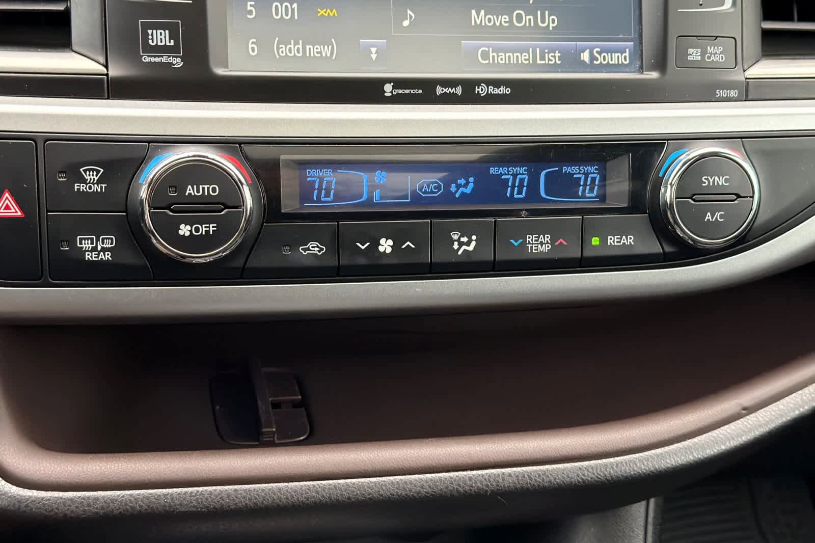 Used 2018 Toyota Highlander Limited Platinum w/ Carpet Mat Package (TMS) image 24