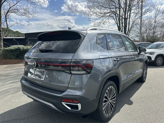 New 2026 Volkswagen Taos SE image 5
