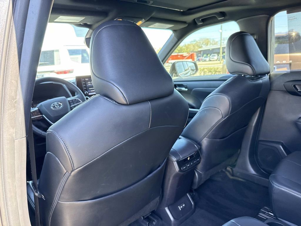 Used 2022 Toyota Highlander XSE image 14