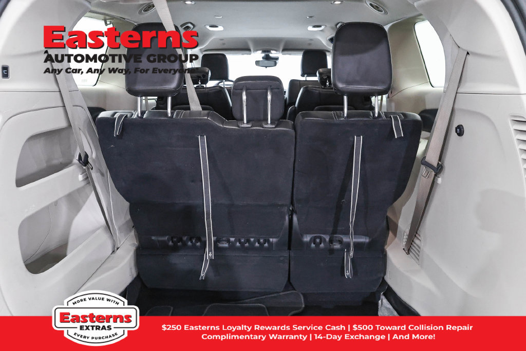 Used 2023 Chrysler Pacifica Touring-L FWD image 10