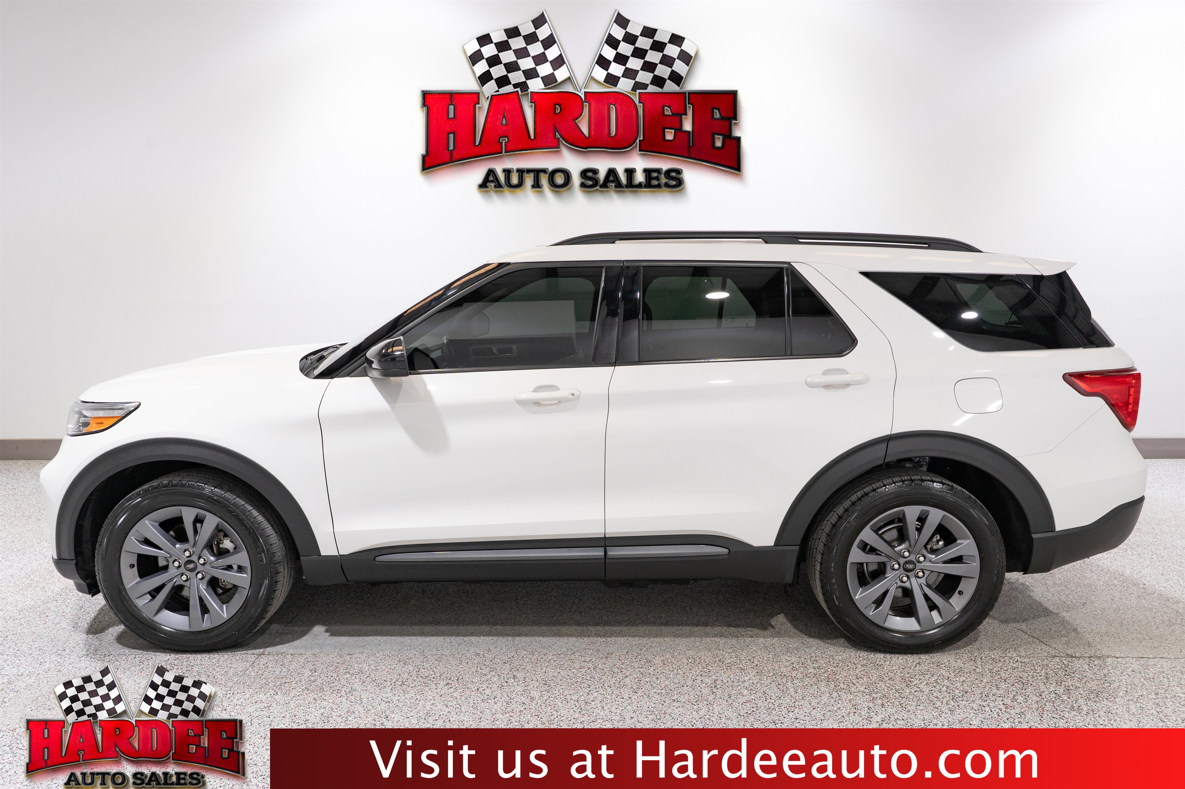 Used 2022 Ford Explorer XLT w/ Equipment Group 202A RWD image 1