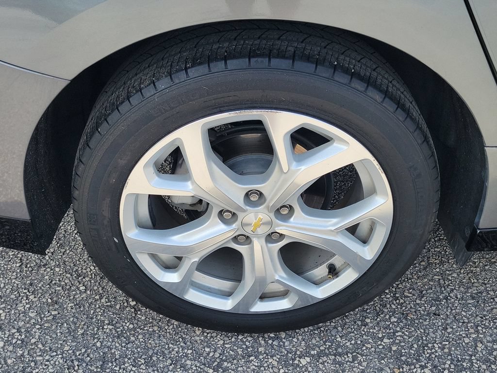 Used 2018 Chevrolet Volt Premier w/ Driver Confidence Package FWD image 5