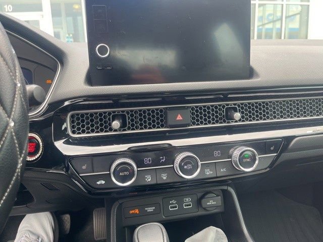 Used 2023 Honda Civic Touring image 4