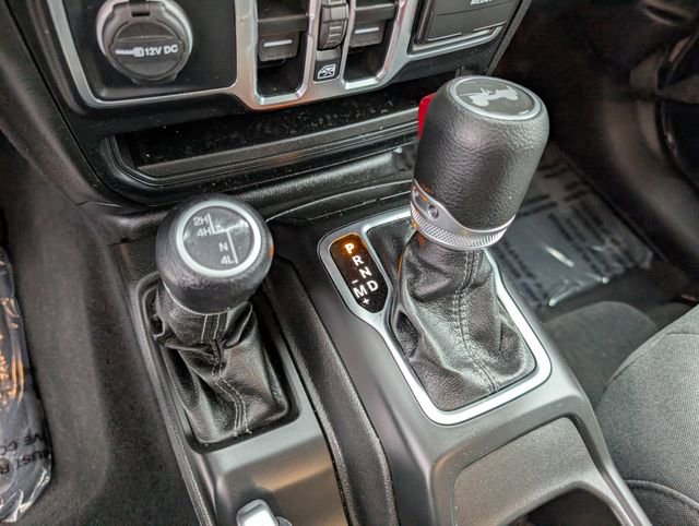Used 2025 Jeep Wrangler Unlimited Sahara AWD/4WD image 7