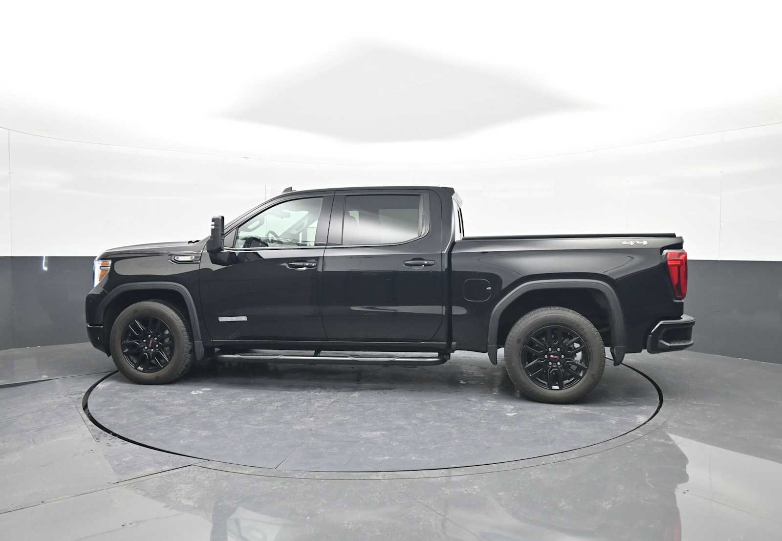Used 2021 GMC Sierra 1500 Elevation w/ Preferred Package image 5