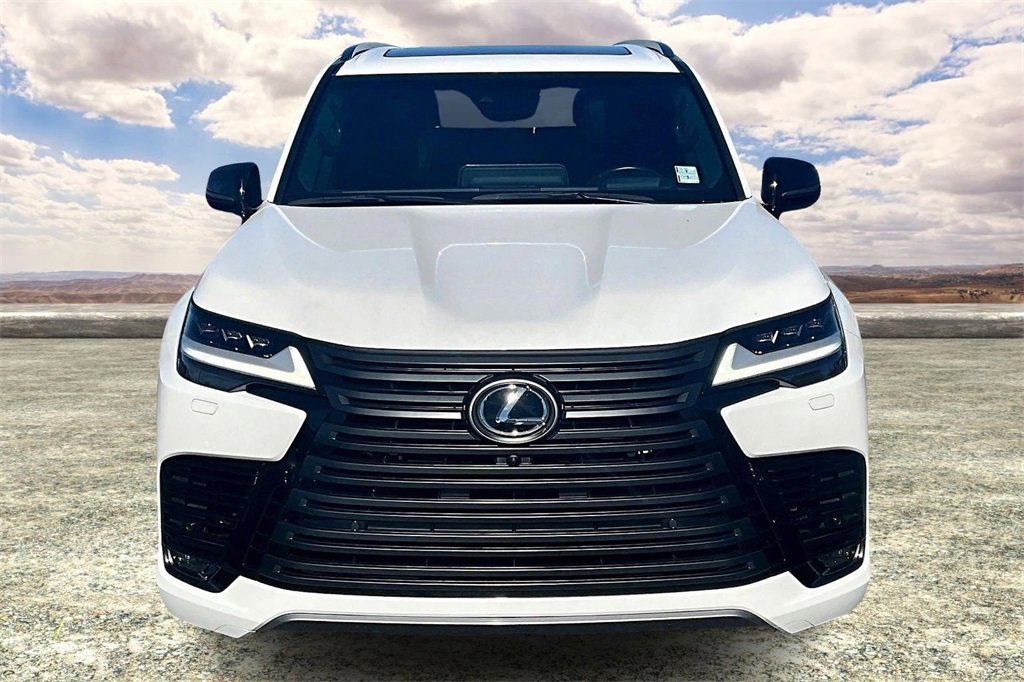 Used 2023 Lexus LX 600 4WD w/ Premium Package image 2