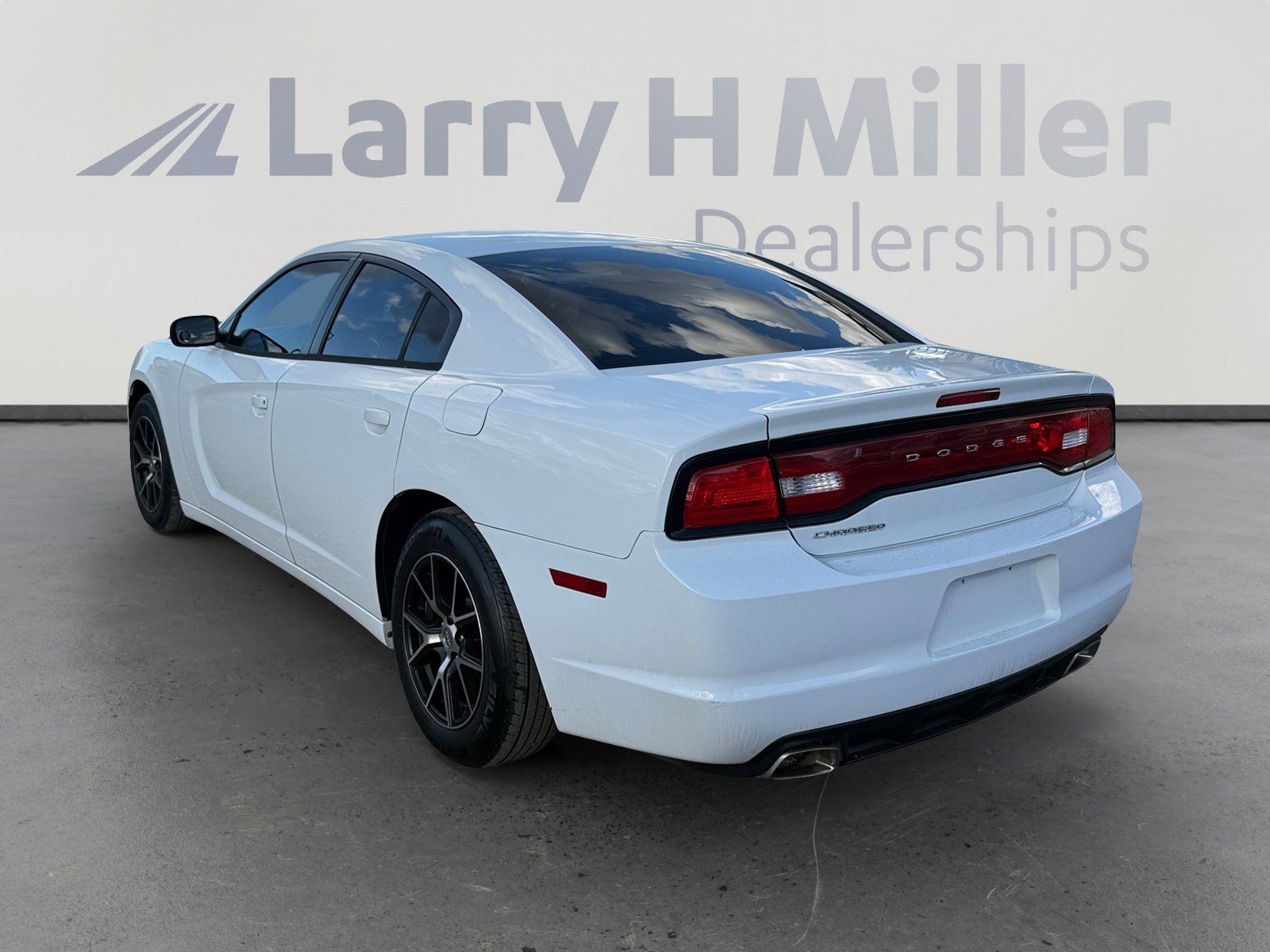 Used 2014 Dodge Charger SE image 3