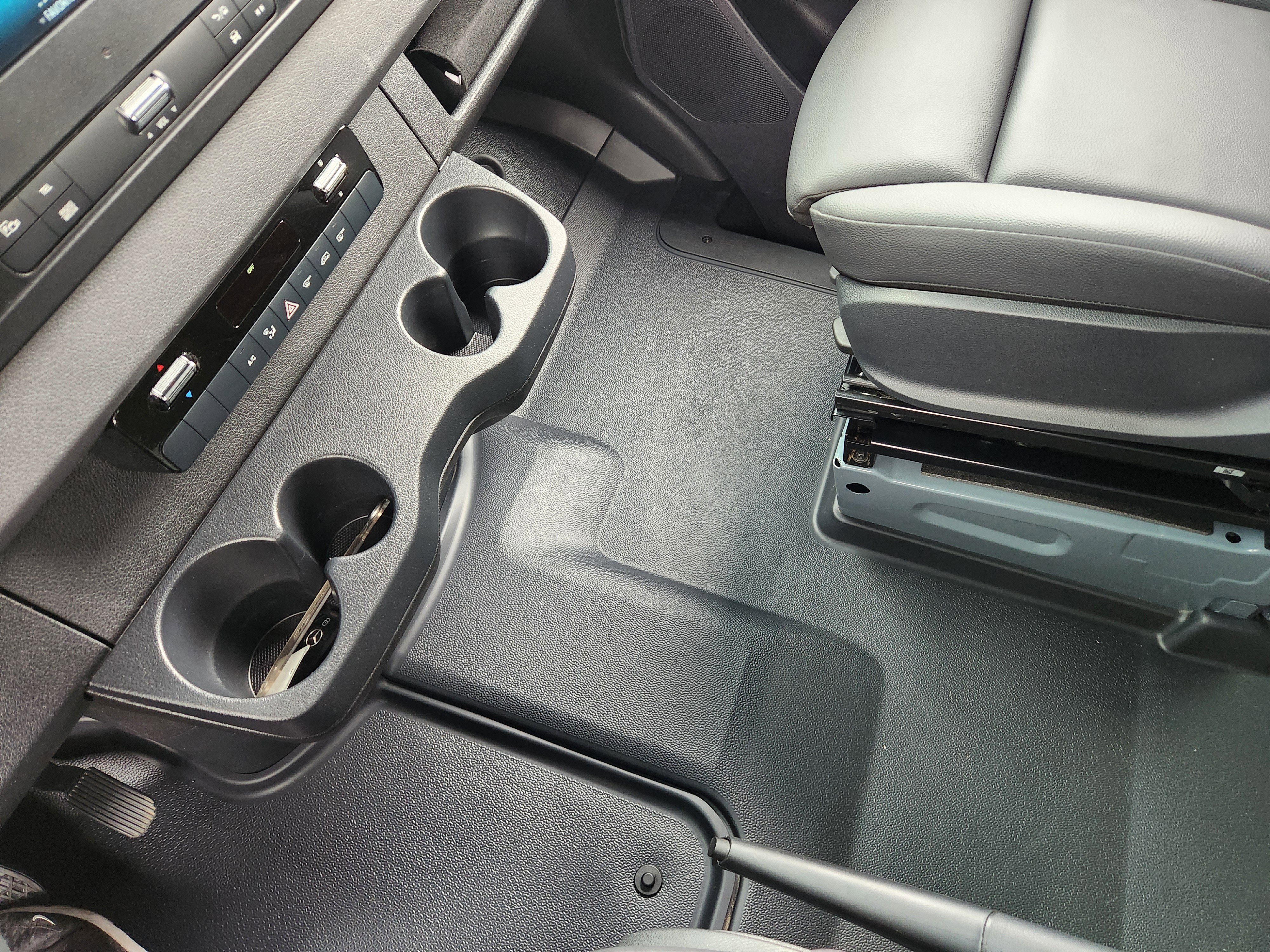 Used 2024 Mercedes-Benz Sprinter 2500 image 25