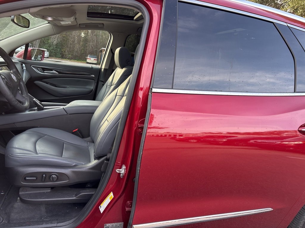 Used 2019 Buick Enclave Essence image 11