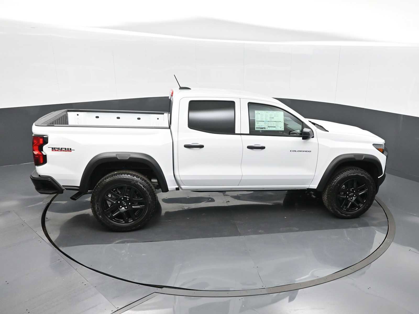 Used 2024 Chevrolet Colorado Trail Boss image 16