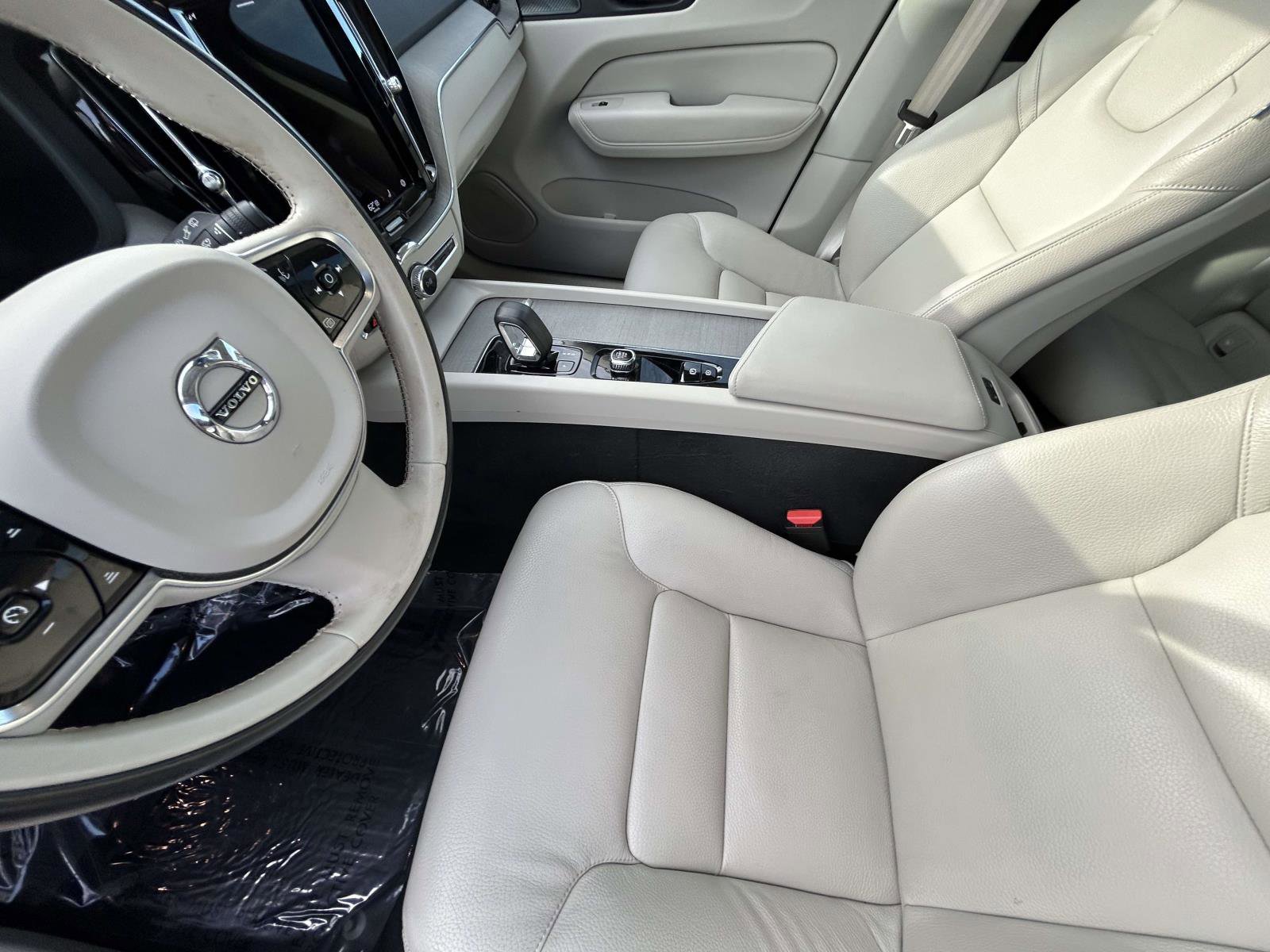 Certified 2023 Volvo XC60 B5 Plus w/ Climate Package image 10