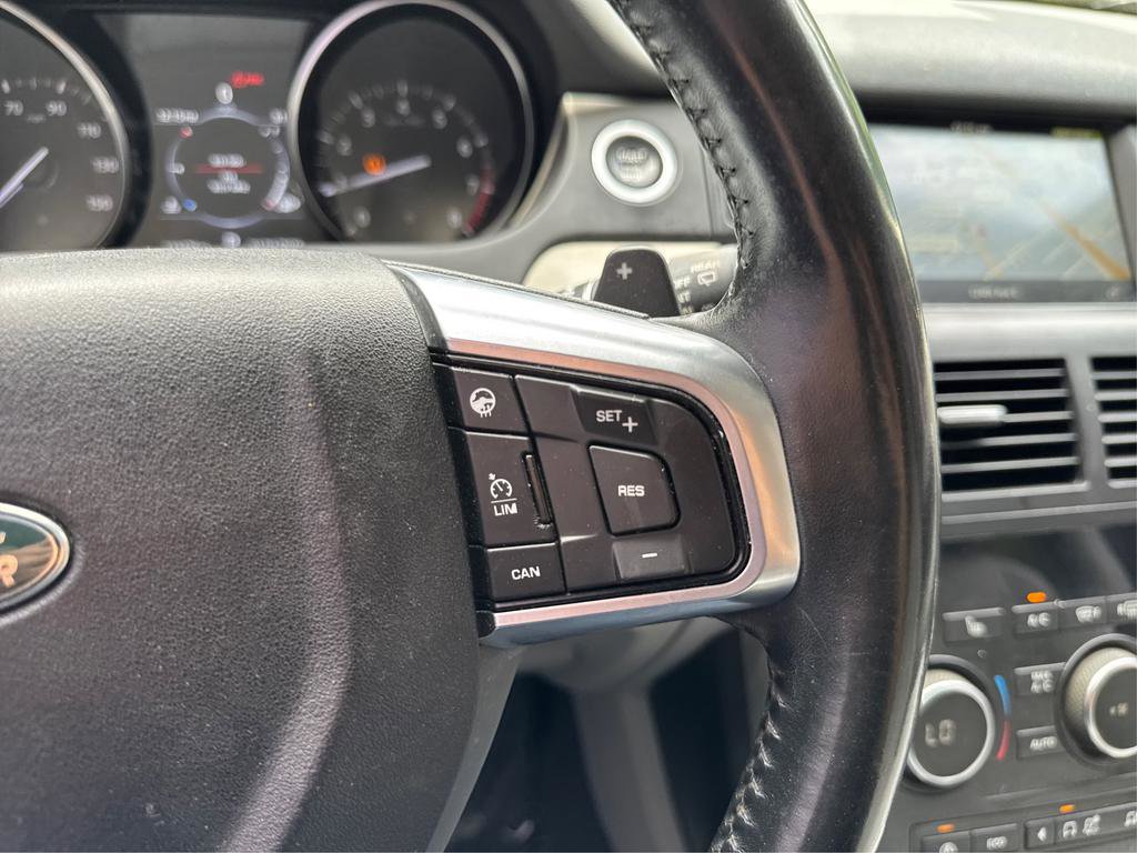 Used 2017 Land Rover Discovery Sport SE image 29