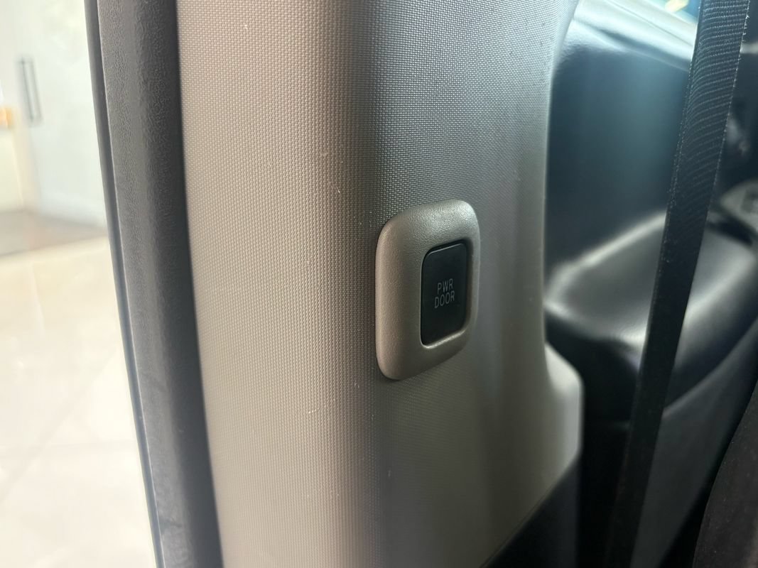 Used 2015 Toyota Sienna SE w/ SE Preferred Package FWD image 37