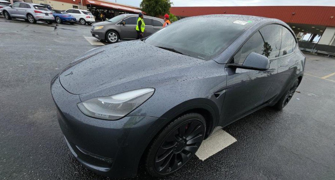 Used 2023 Tesla Model Y Performance AWD/4WD image 1
