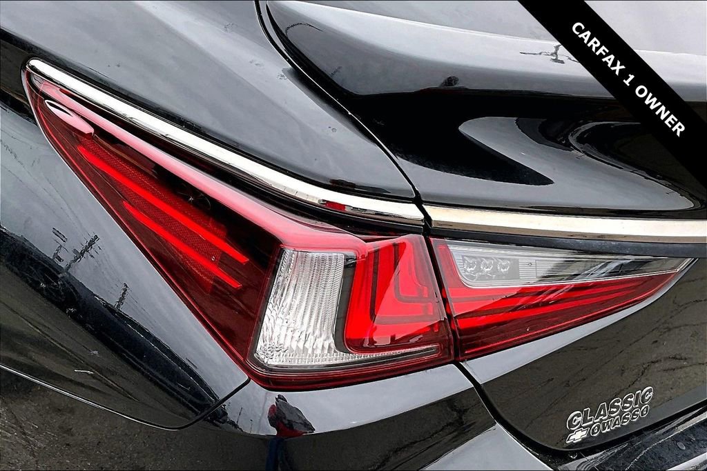 Used 2023 Lexus ES 350 F Sport w/ Accessory Package (Z2) image 22