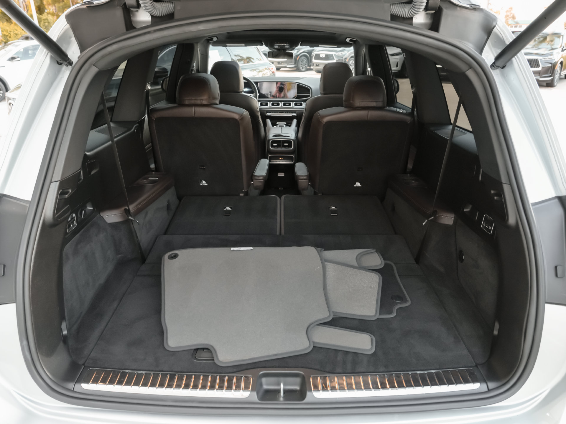 Used 2023 Mercedes-Benz GLS 450 4MATIC image 43