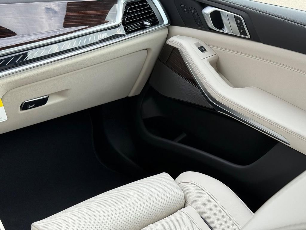 New 2026 BMW X7 M60i image 11