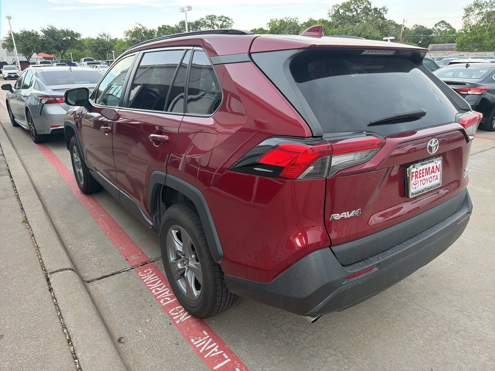 Used 2022 Toyota RAV4 XLE AWD/4WD image 8