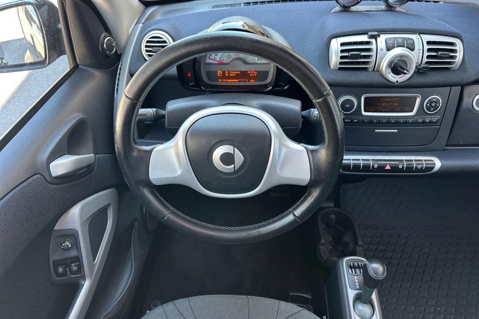 Used 2016 smart fortwo passion image 13